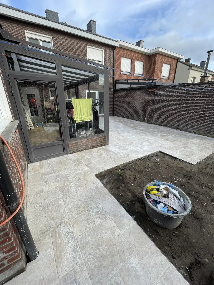 Terras aanleg en oprit reiniging